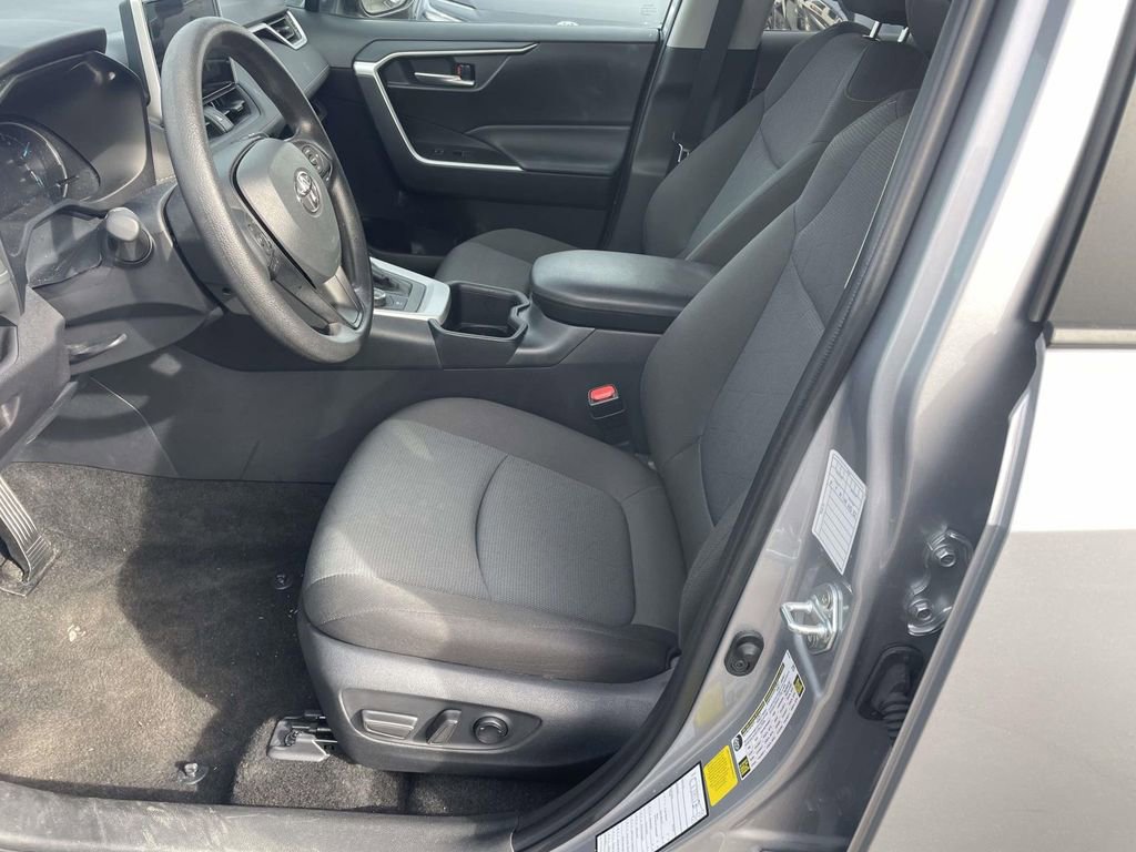 Used 2025 Toyota RAV4 XLE image 28