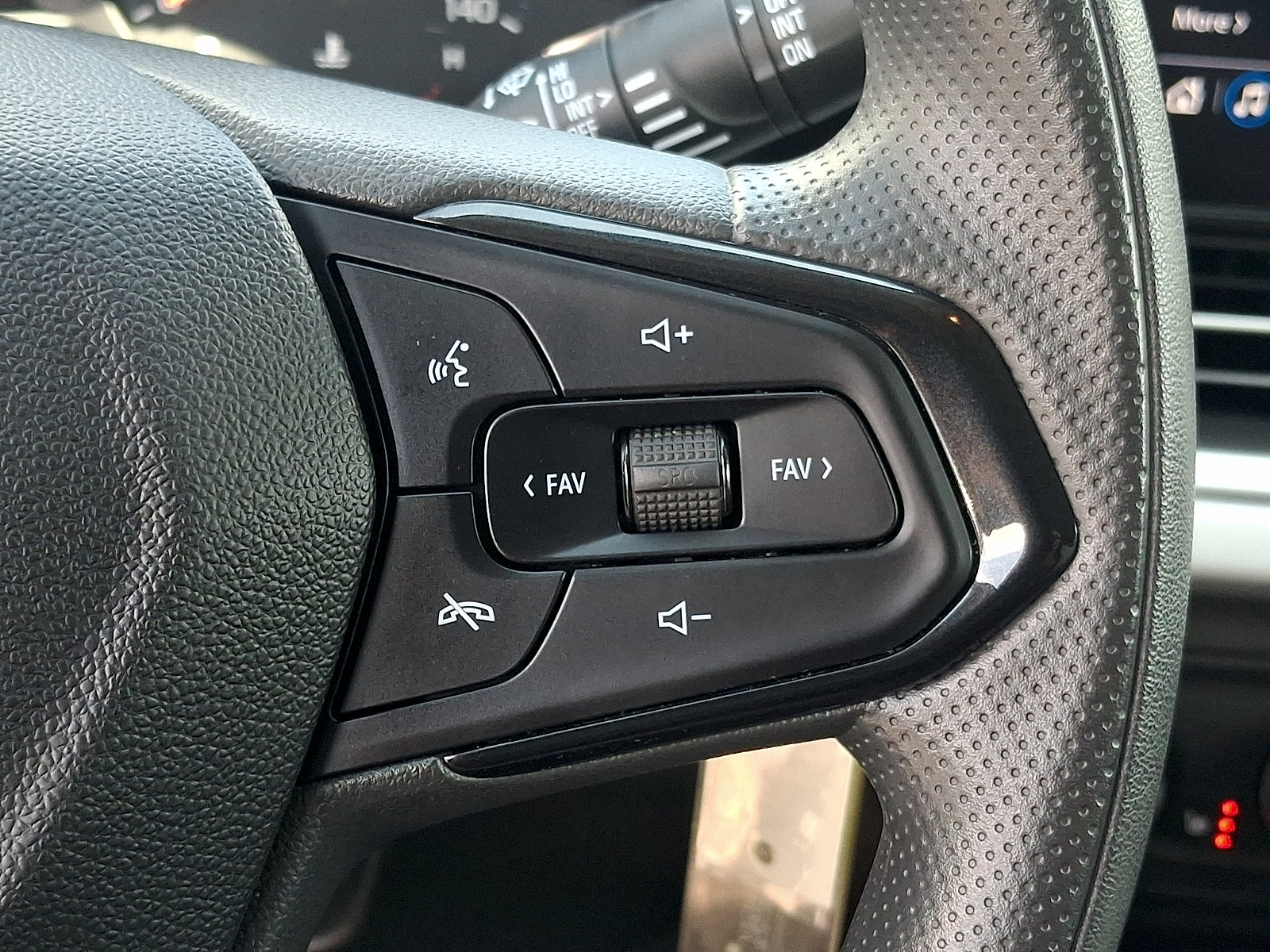 Used 2024 Chevrolet Trax LS w/ LS Convenience Package FWD image 21