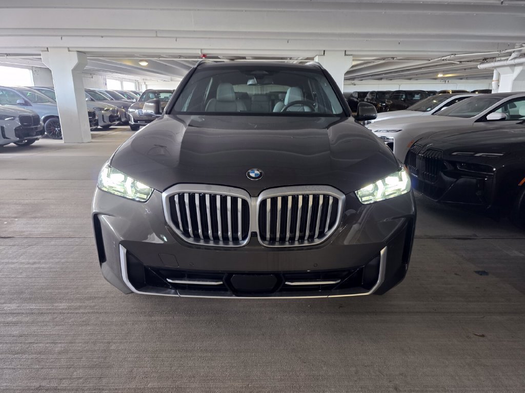 New 2026 BMW X5 xDrive40i w/ Premium Package AWD/4WD image 2