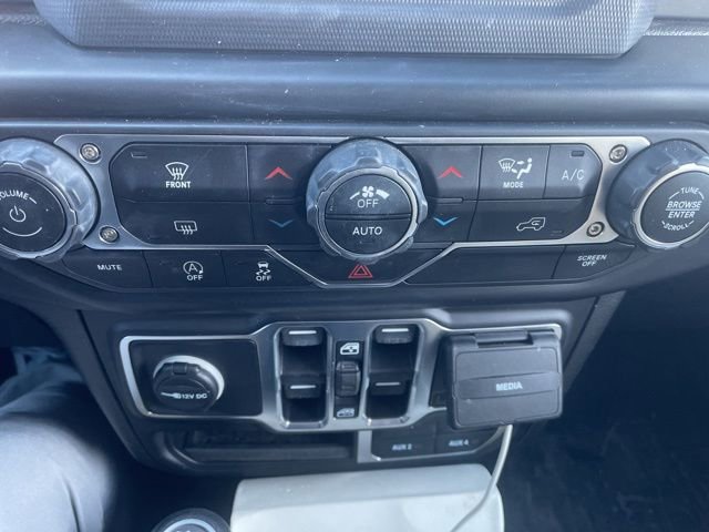 Used 2020 Jeep Gladiator Overland w/ LED Lighting Group image 17