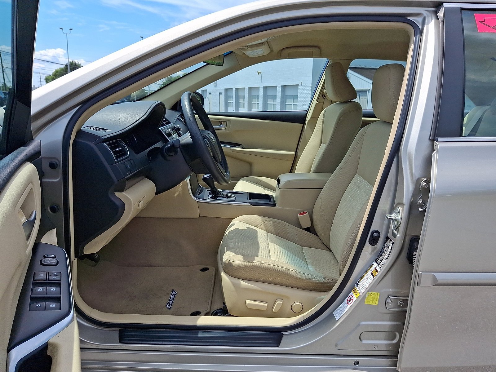 Used 2015 Toyota Camry LE FWD image 14