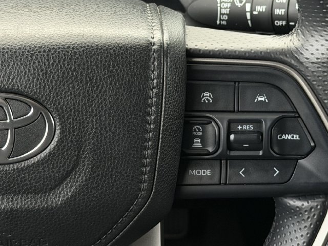 Used 2025 Toyota 4Runner SR5 AWD/4WD image 16