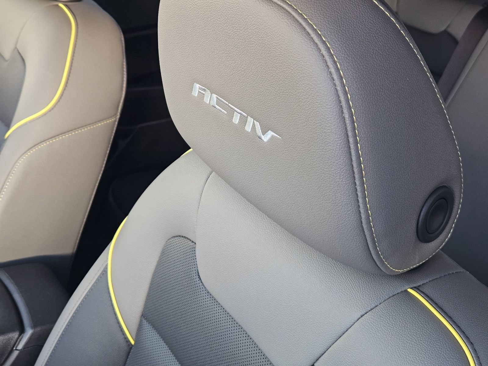 New 2026 Chevrolet Trax ACTIV w/ Sunroof Package image 25