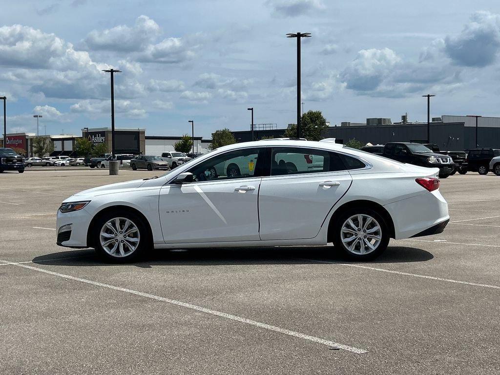 Used 2025 Chevrolet Malibu LT FWD image 2