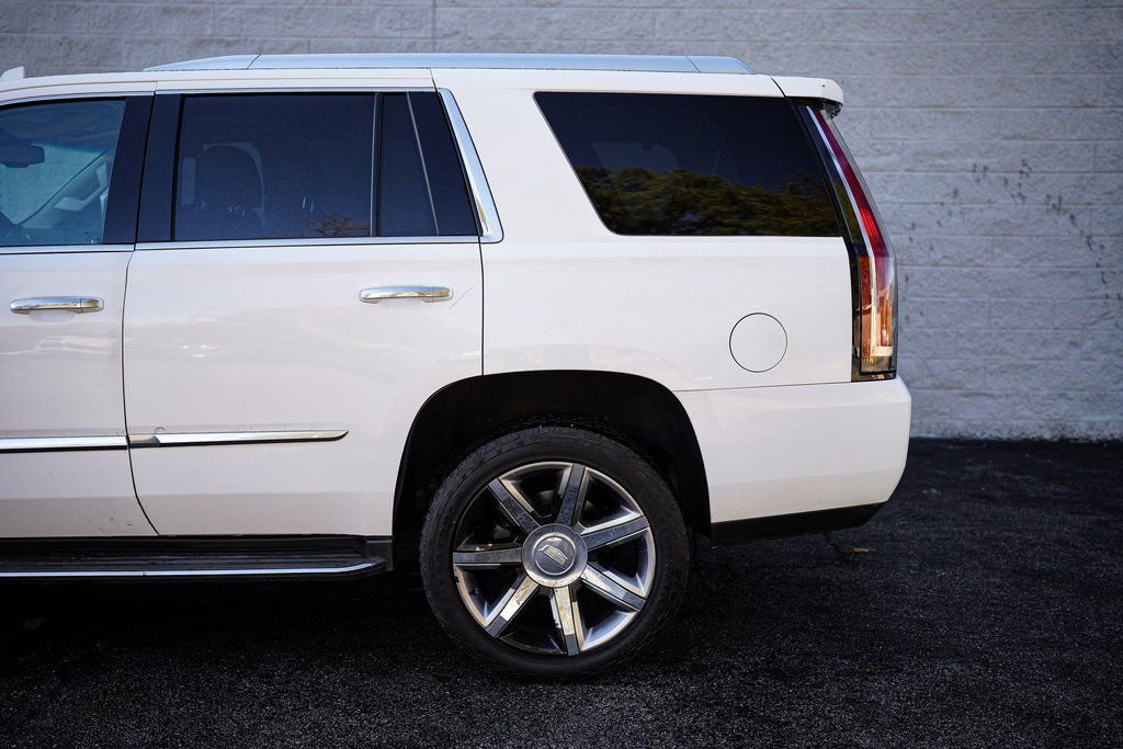 Used 2016 Cadillac Escalade Luxury image 12