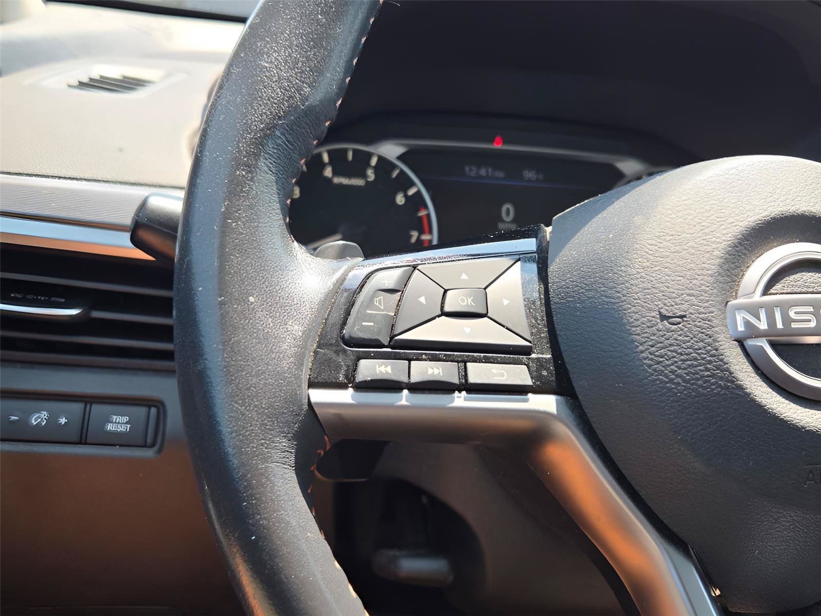 Used 2023 Nissan Altima 2.5 SR FWD image 27