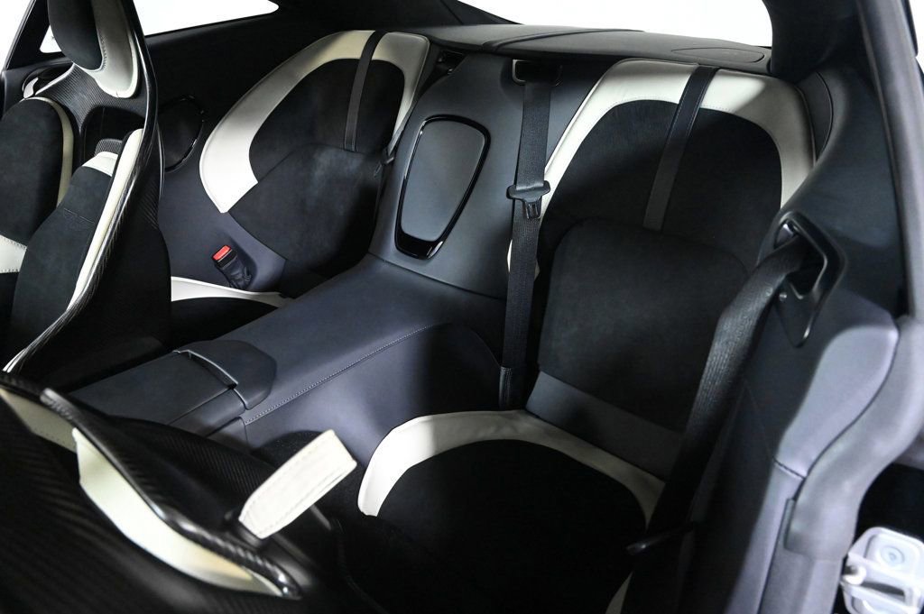 Used 2024 Aston Martin DB12 Coupe image 18