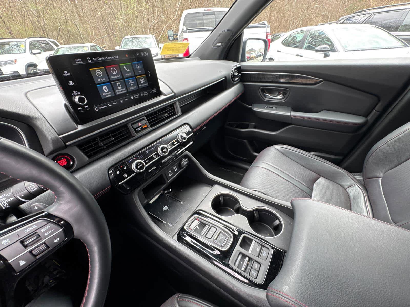 Used 2025 Honda Pilot Black Edition image 24
