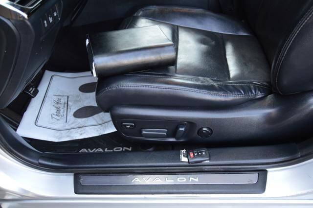Used 2014 Toyota Avalon Limited FWD image 33