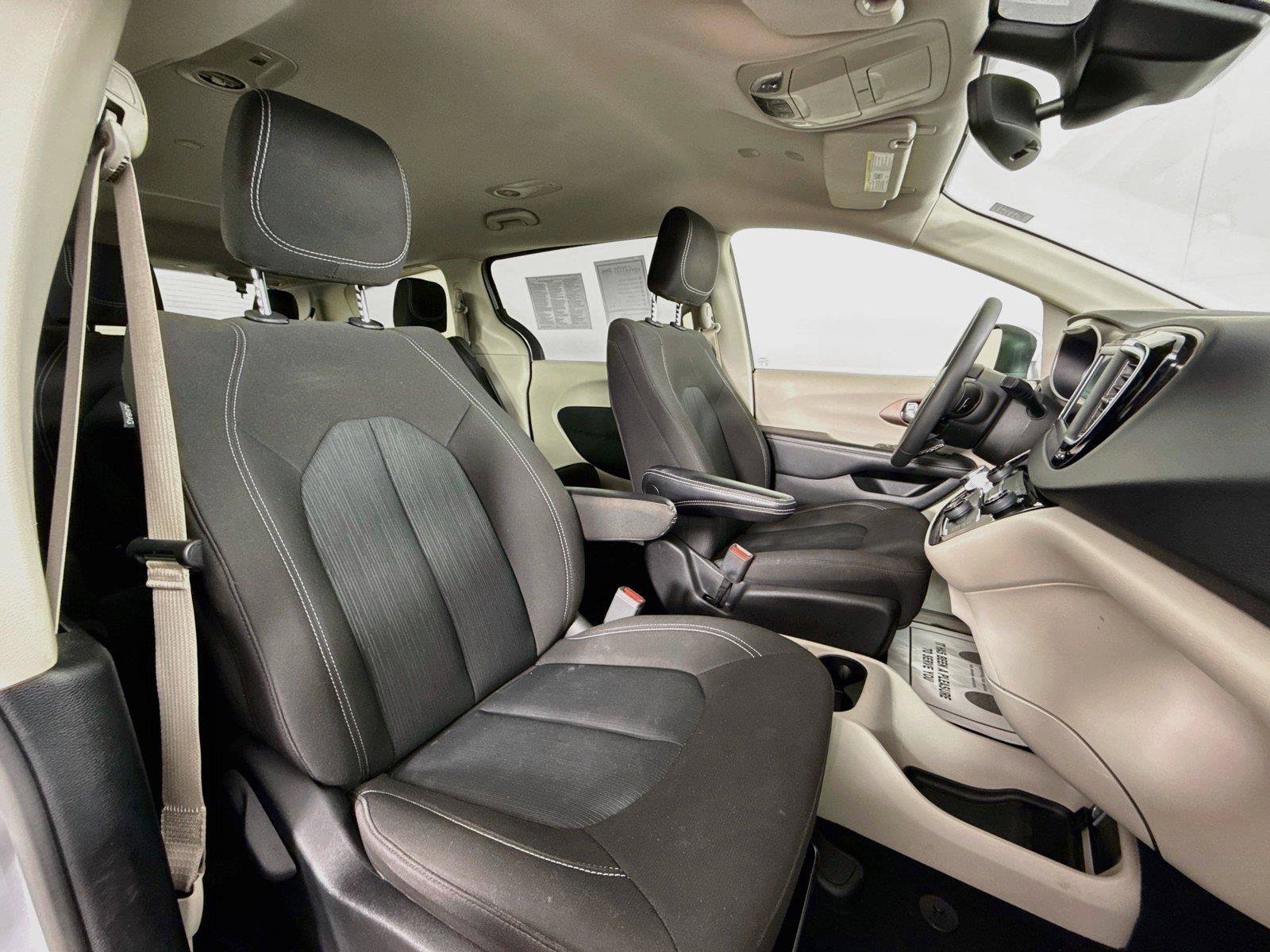 Used 2023 Chrysler Voyager LX FWD image 27