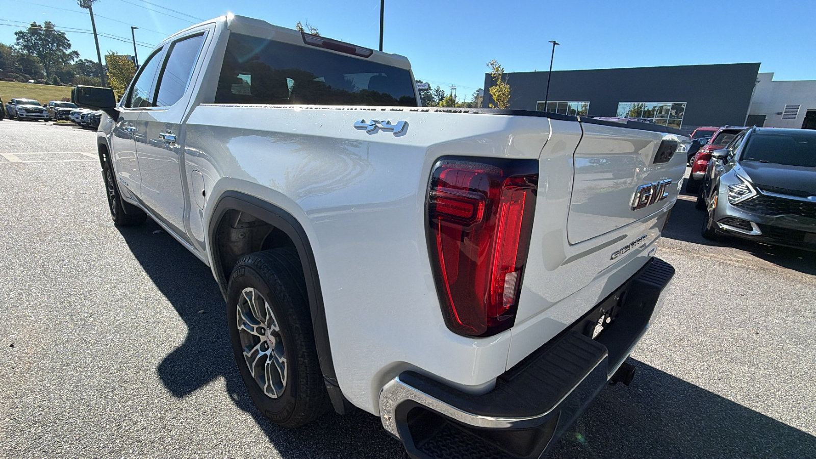 Used 2025 GMC Sierra 1500 SLT AWD/4WD image 10
