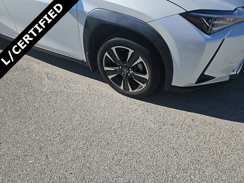Used 2021 Lexus UX 200 image 3