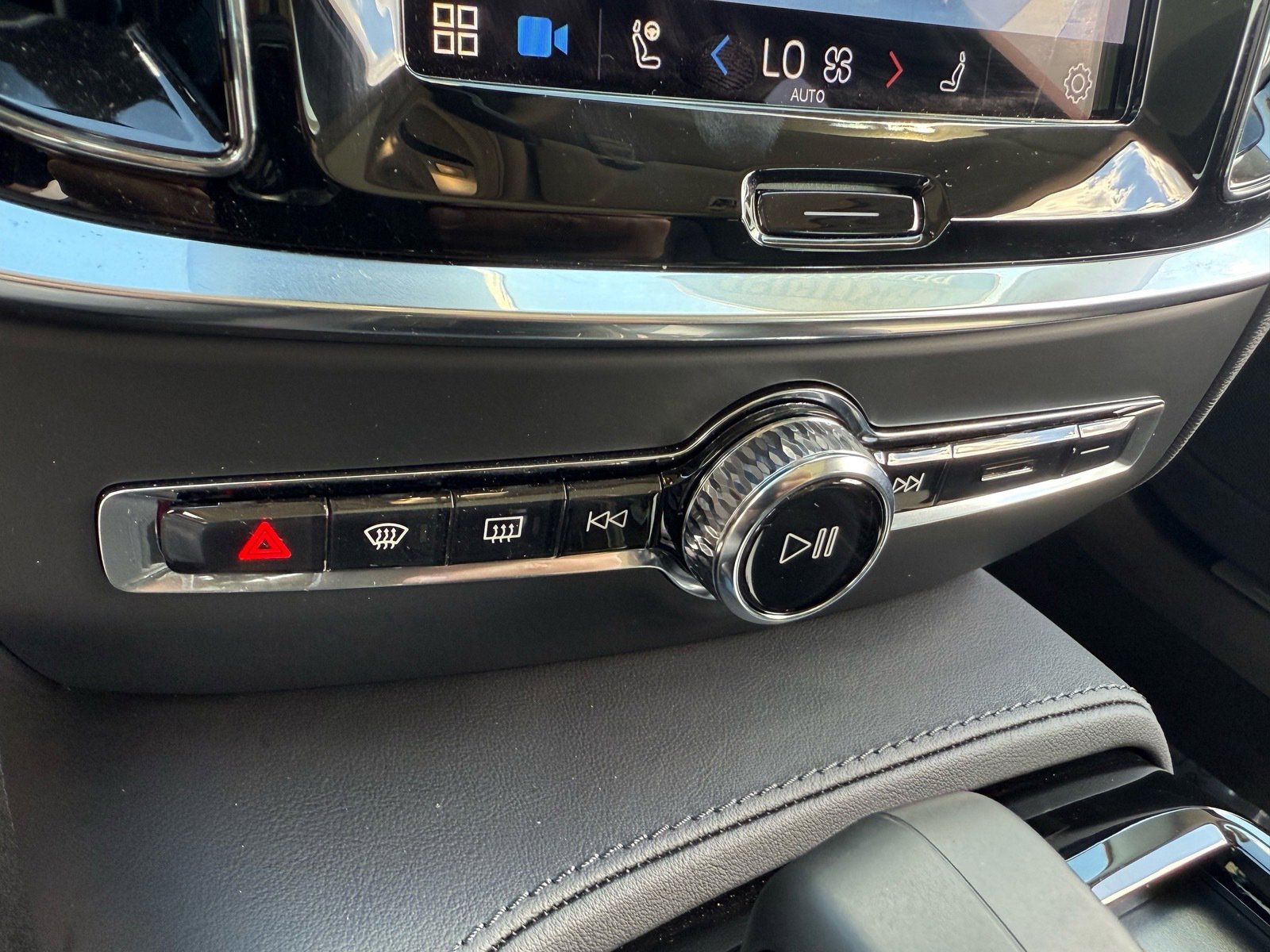 Used 2024 Volvo S60 T8 Plus w/ Climate Package image 37