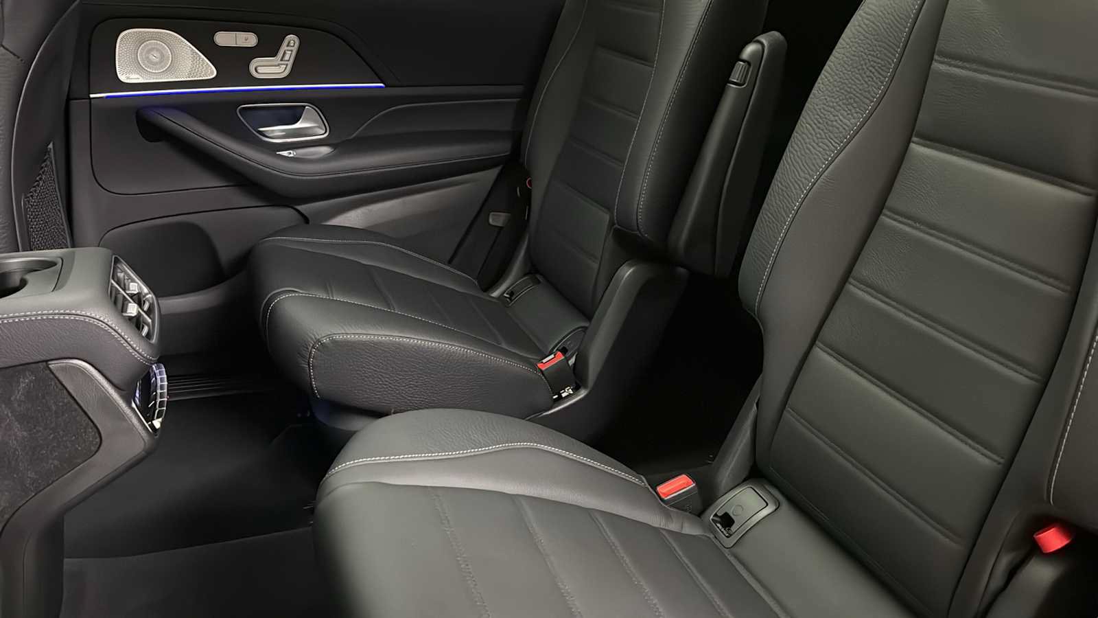 New 2026 Mercedes-Benz GLS 450 4MATIC image 33