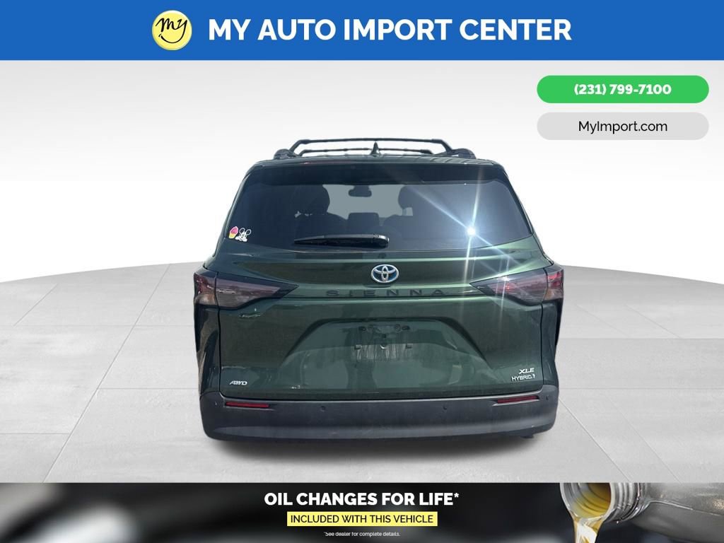 Used 2023 Toyota Sienna XLE image 4