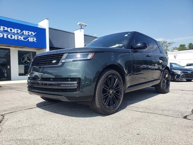 Used 2025 Land Rover Range Rover SE AWD/4WD image 2