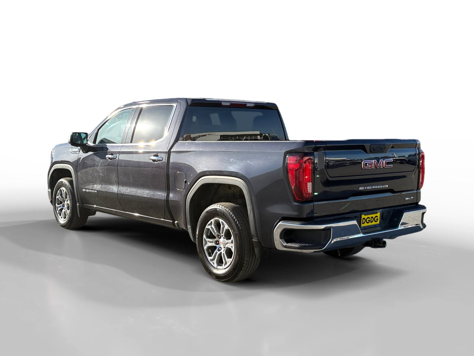 Used 2025 GMC Sierra 1500 SLT image 3