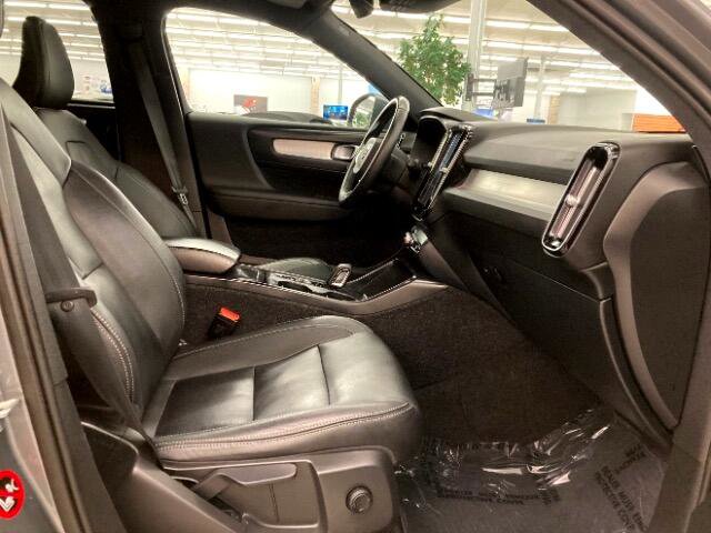 Used 2019 Volvo XC40 T5 Momentum image 14