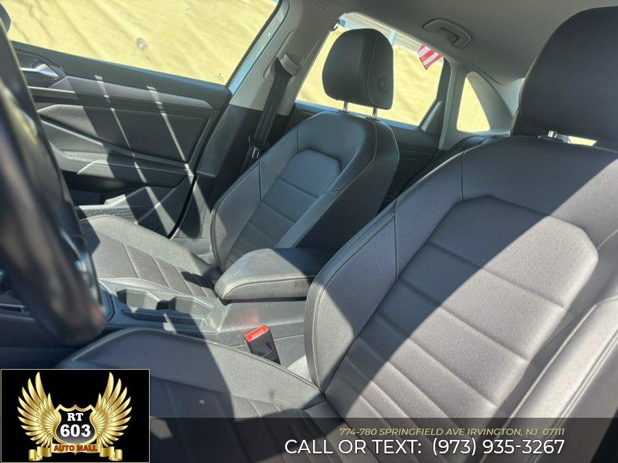 Used 2024 Volkswagen Jetta SE image 12