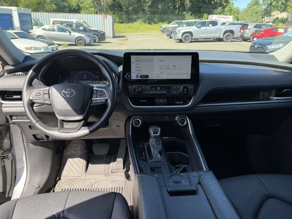 Used 2025 Toyota Grand Highlander AWD image 20