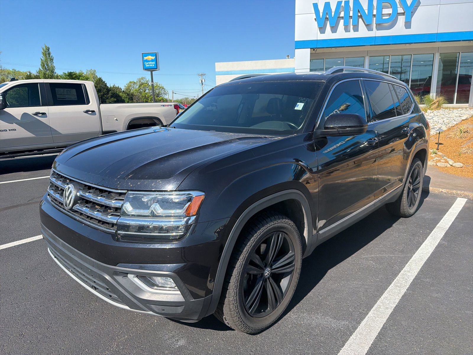 Used 2018 Volkswagen Atlas SEL Premium image 2