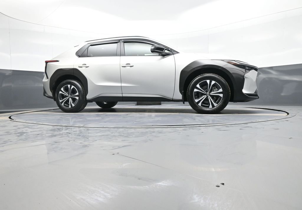 Used 2023 Toyota bZ4X XLE w/ Weather Package image 29