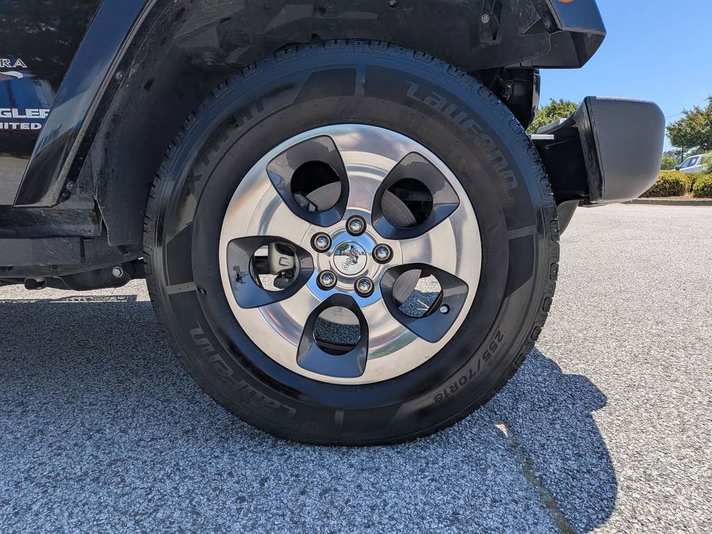 Used 2017 Jeep Wrangler Unlimited Sahara w/ Max Tow Package image 11