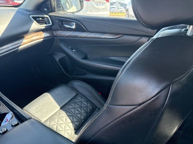 Used 2017 Nissan Maxima Platinum image 15