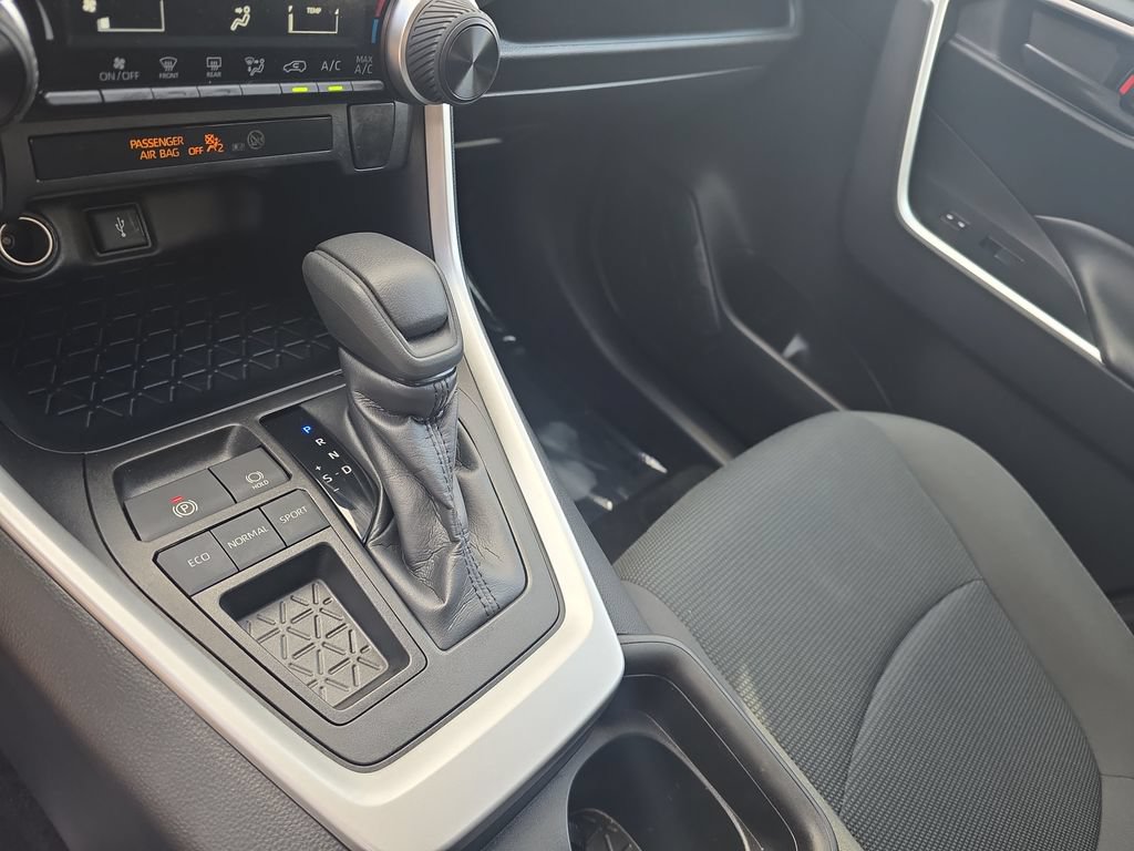 Used 2021 Toyota RAV4 LE w/ Carpet Mat Package (TMS) FWD image 21