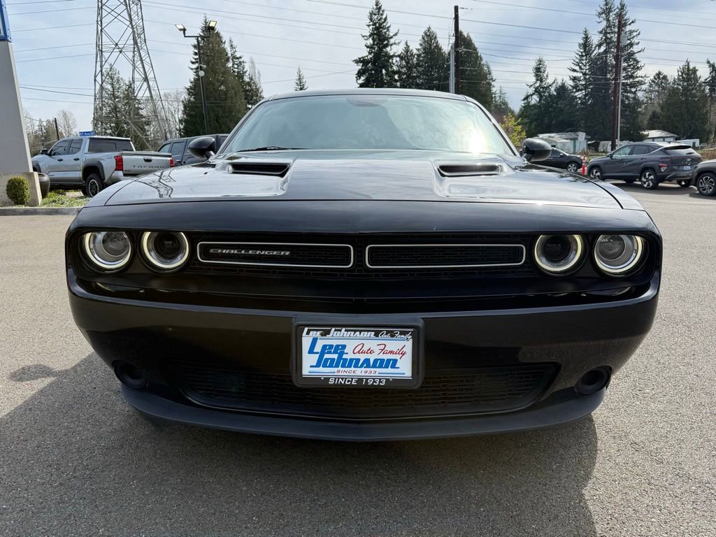 Used 2018 Dodge Challenger SXT image 8