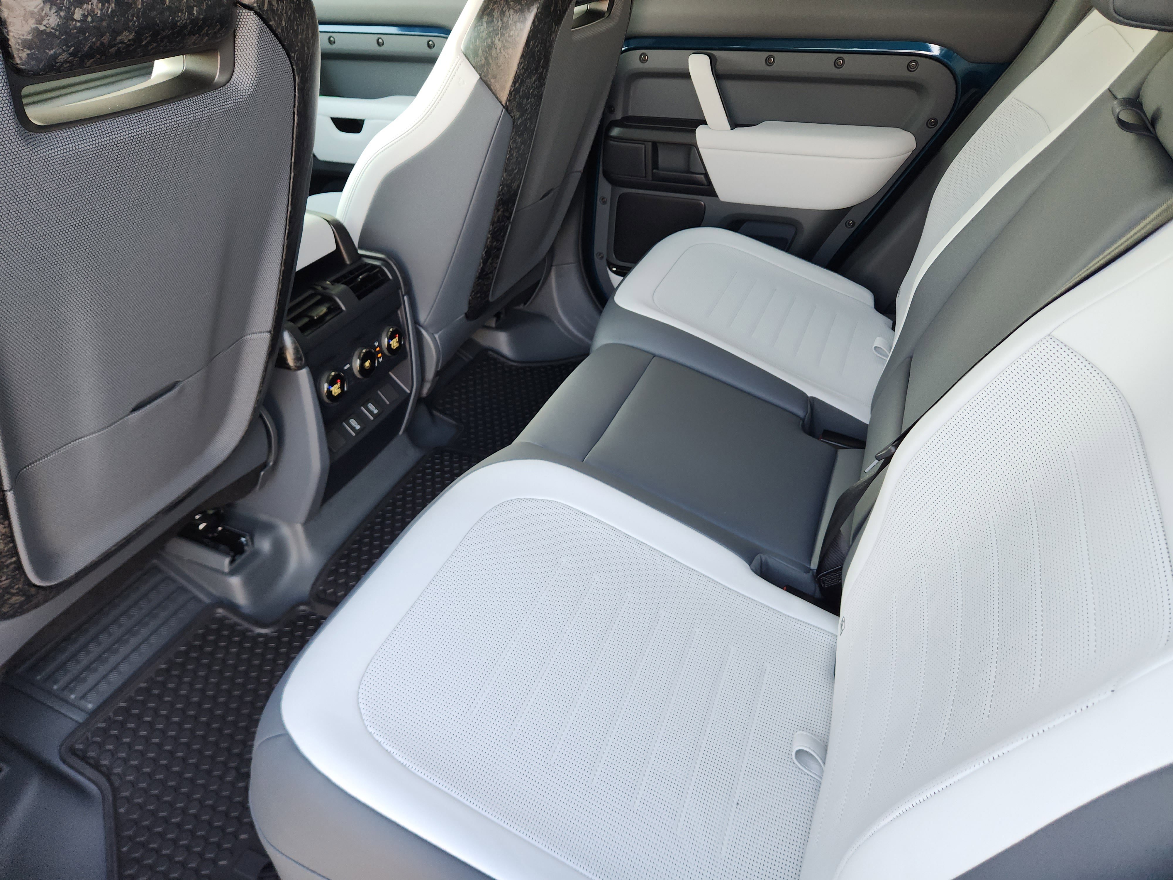 New 2026 Land Rover Defender 110 OCTA image 29