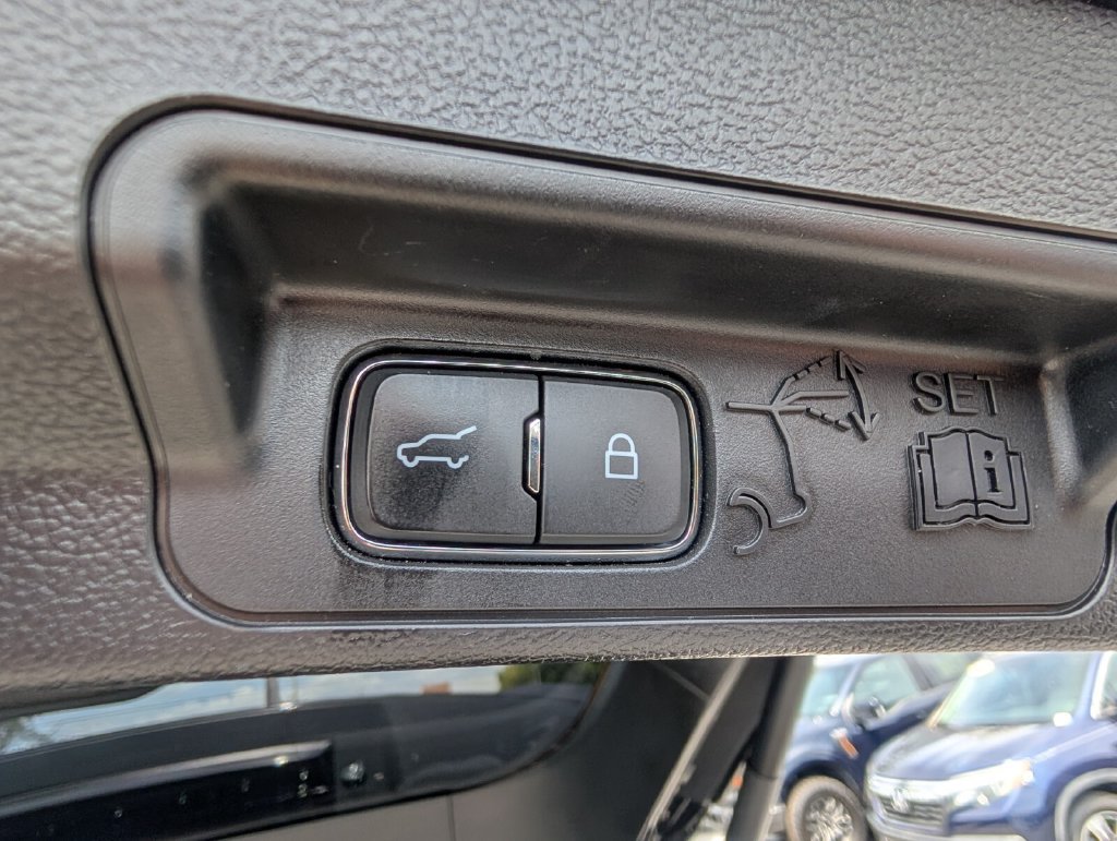 Used 2023 Ford Explorer ST w/ Equipment Group 401A AWD/4WD image 17