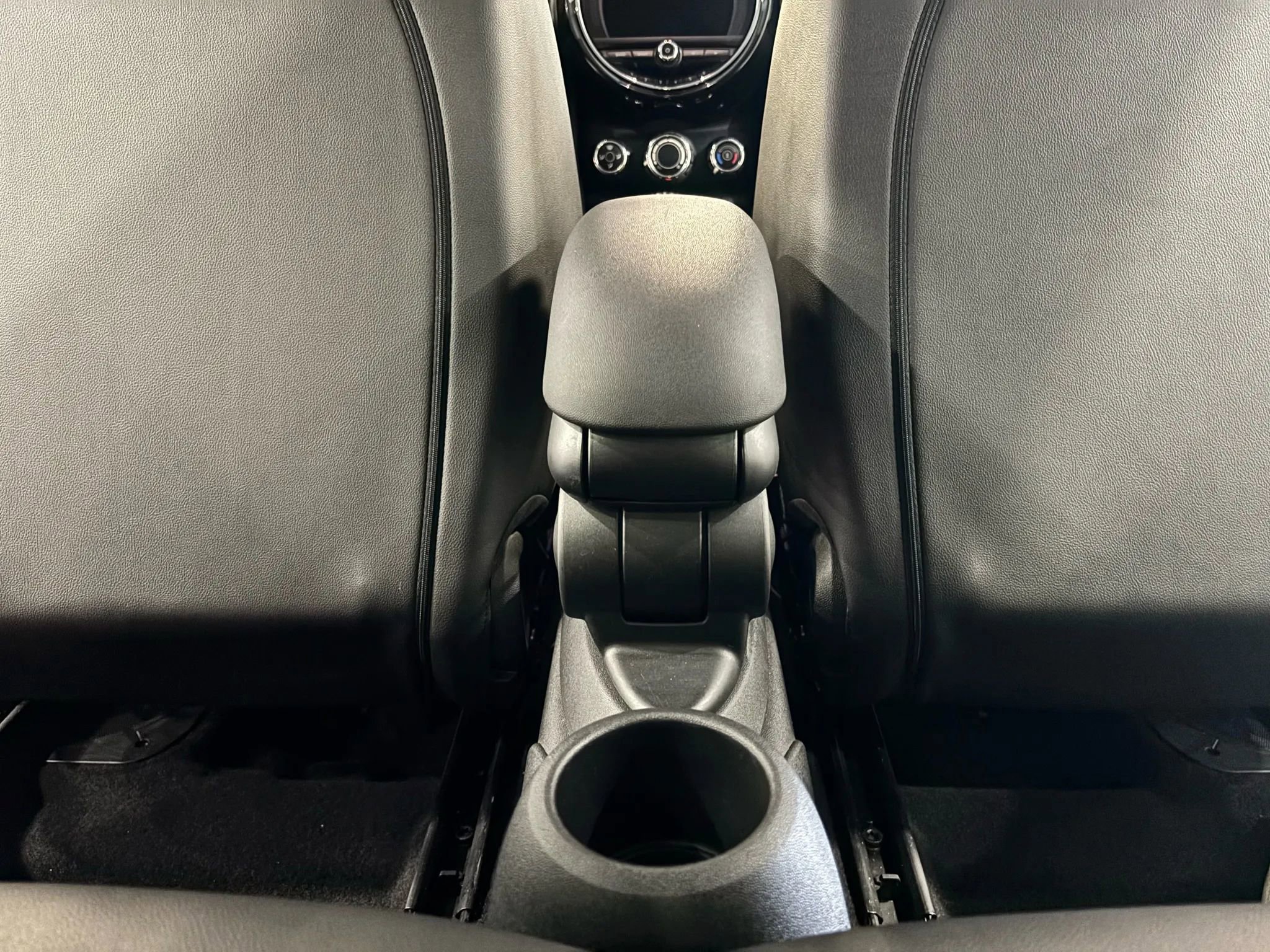 Used 2019 MINI Cooper 2-Door Hardtop w/ Signature Upholstery Package image 15