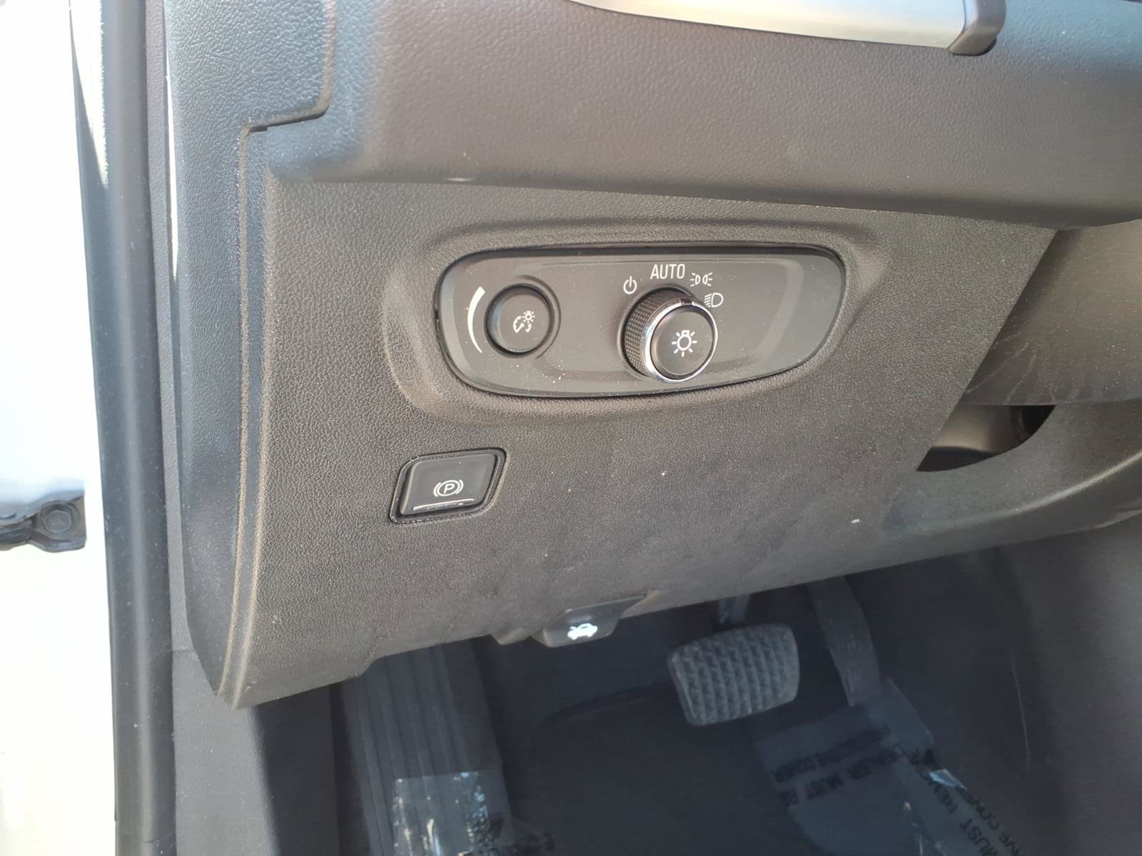 Used 2022 GMC Terrain SLE w/ Driver Convenience Package image 17