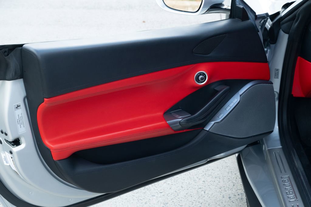 Used 2019 Ferrari Portofino image 30