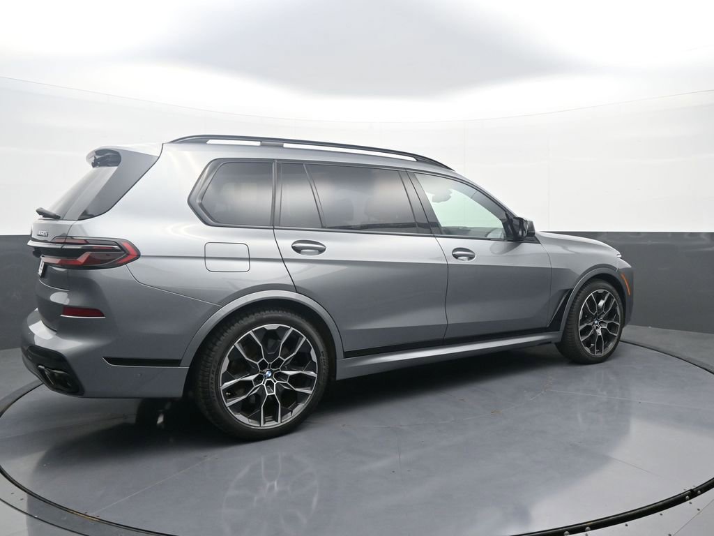 Used 2025 BMW X7 M60i w/ Executive Package image 8