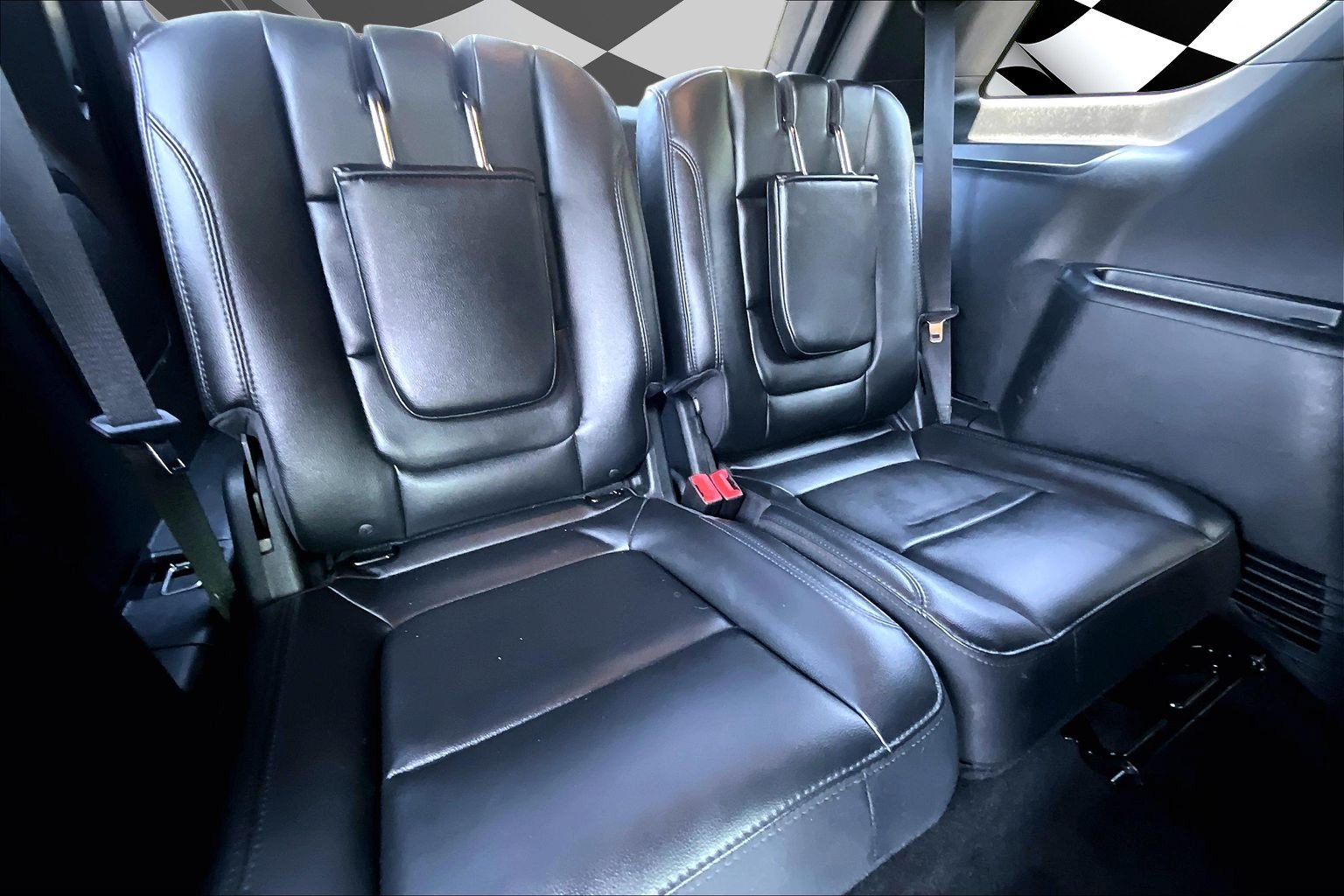 Used 2018 Ford Explorer XLT w/ Equipment Group 202A AWD/4WD image 28