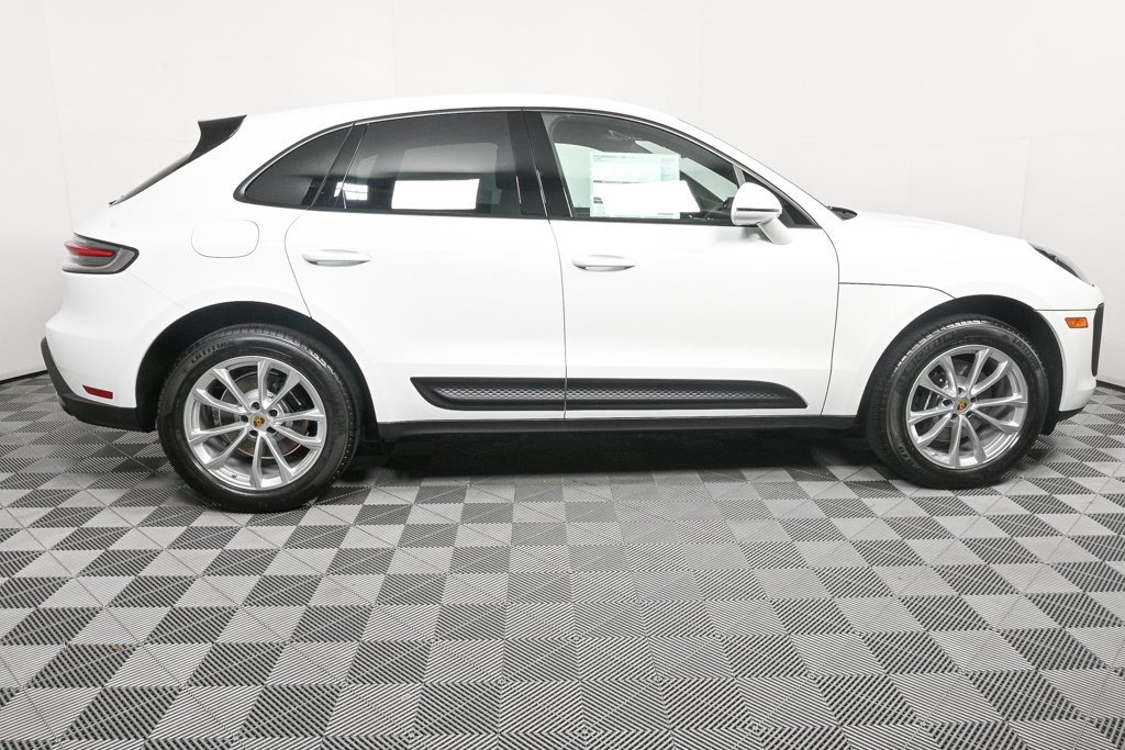 Certified 2025 Porsche Macan image 27