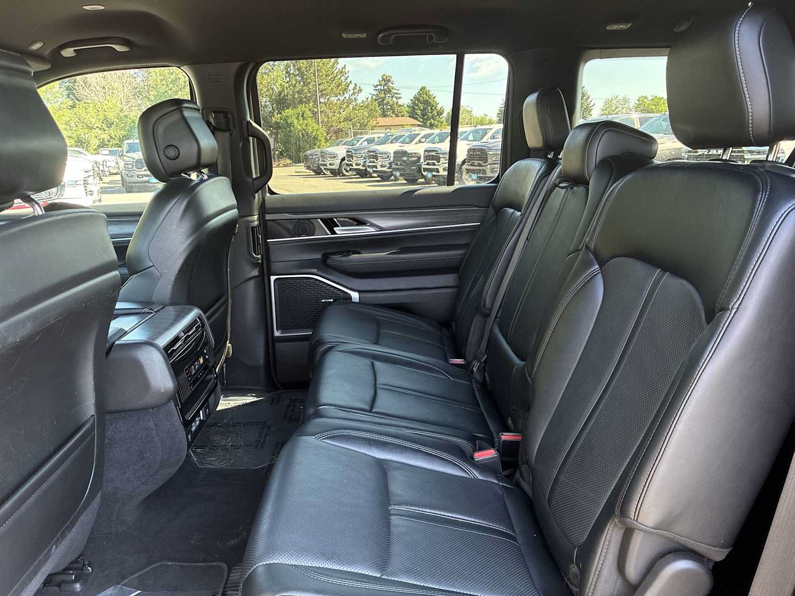 Certified 2024 Jeep Wagoneer L Series II w/ Flexible Seating Group AWD/4WD image 24
