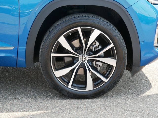 Certified 2024 Volkswagen Atlas Cross Sport SEL Premium R-Line AWD/4WD image 9