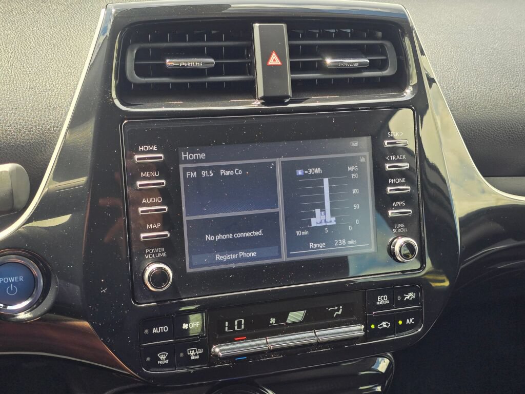 Used 2020 Toyota Prius LE AWD/4WD image 28