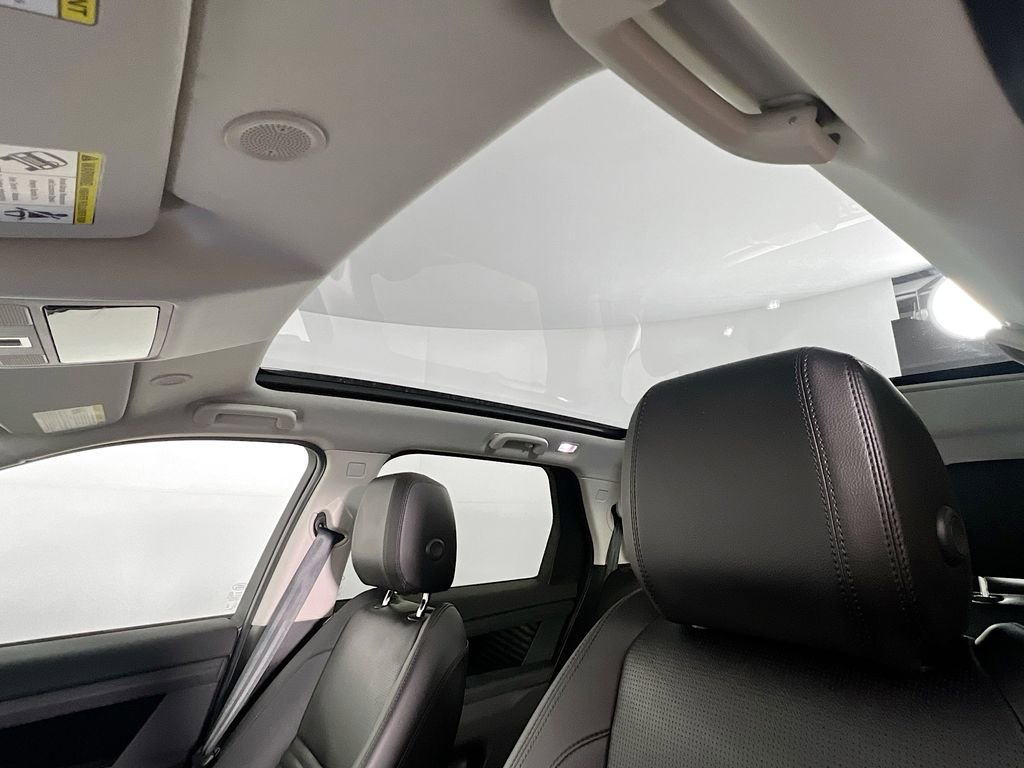 Used 2025 Land Rover Discovery Sport S image 23