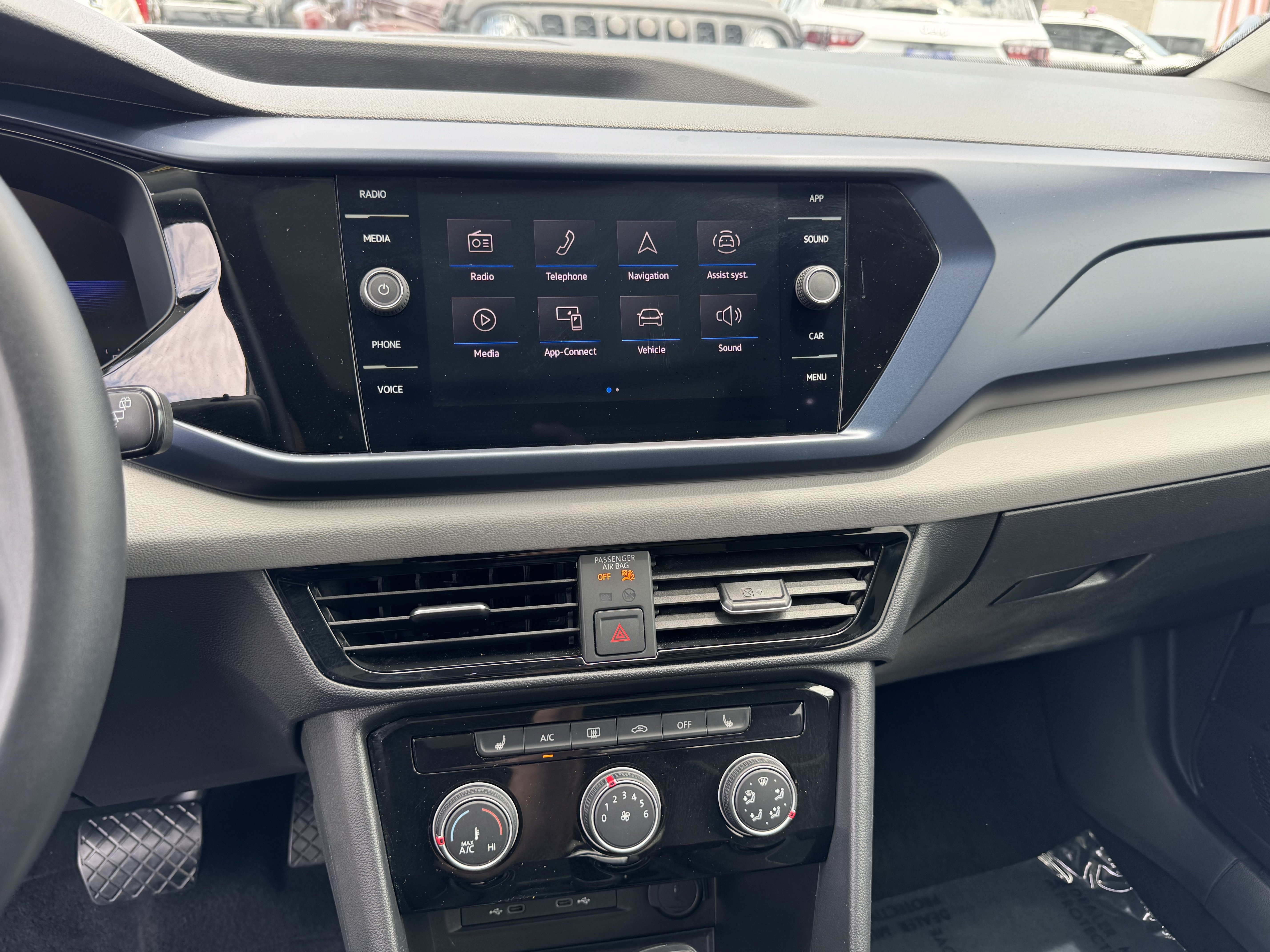 Used 2023 Volkswagen Taos SE w/ Panoramic Sunroof Package FWD image 23