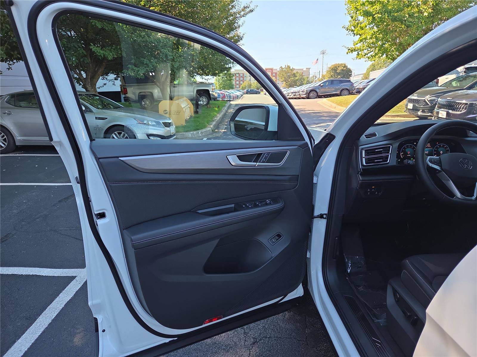 New 2026 Volkswagen Atlas Cross Sport SE image 11