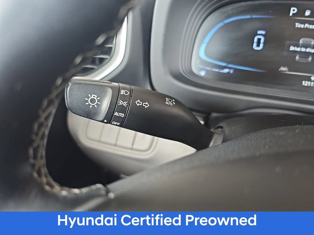Certified 2023 Hyundai Venue SEL FWD image 25