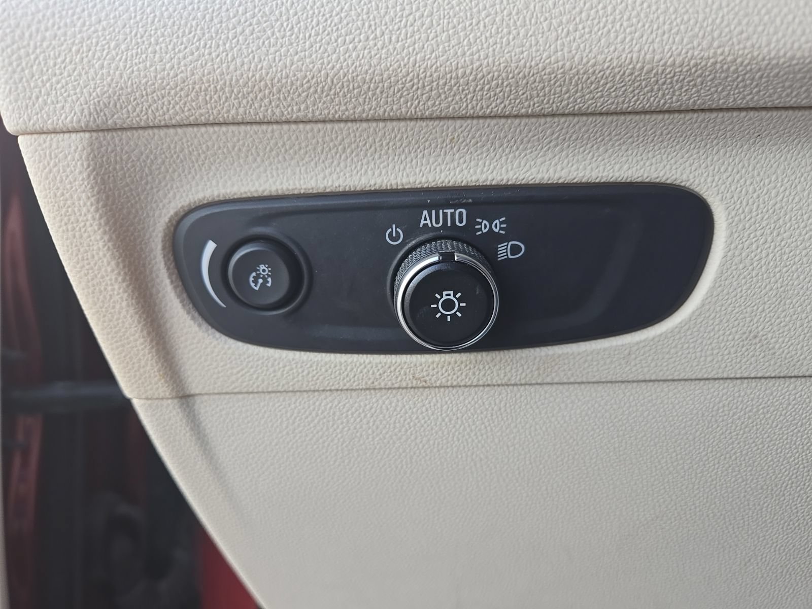 Used 2021 Buick Envision Essence FWD image 15