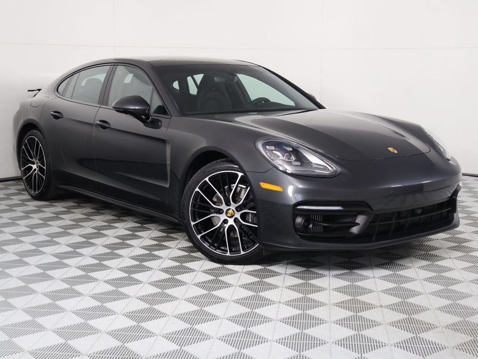 Certified 2023 Porsche Panamera Platinum Edition RWD image 9