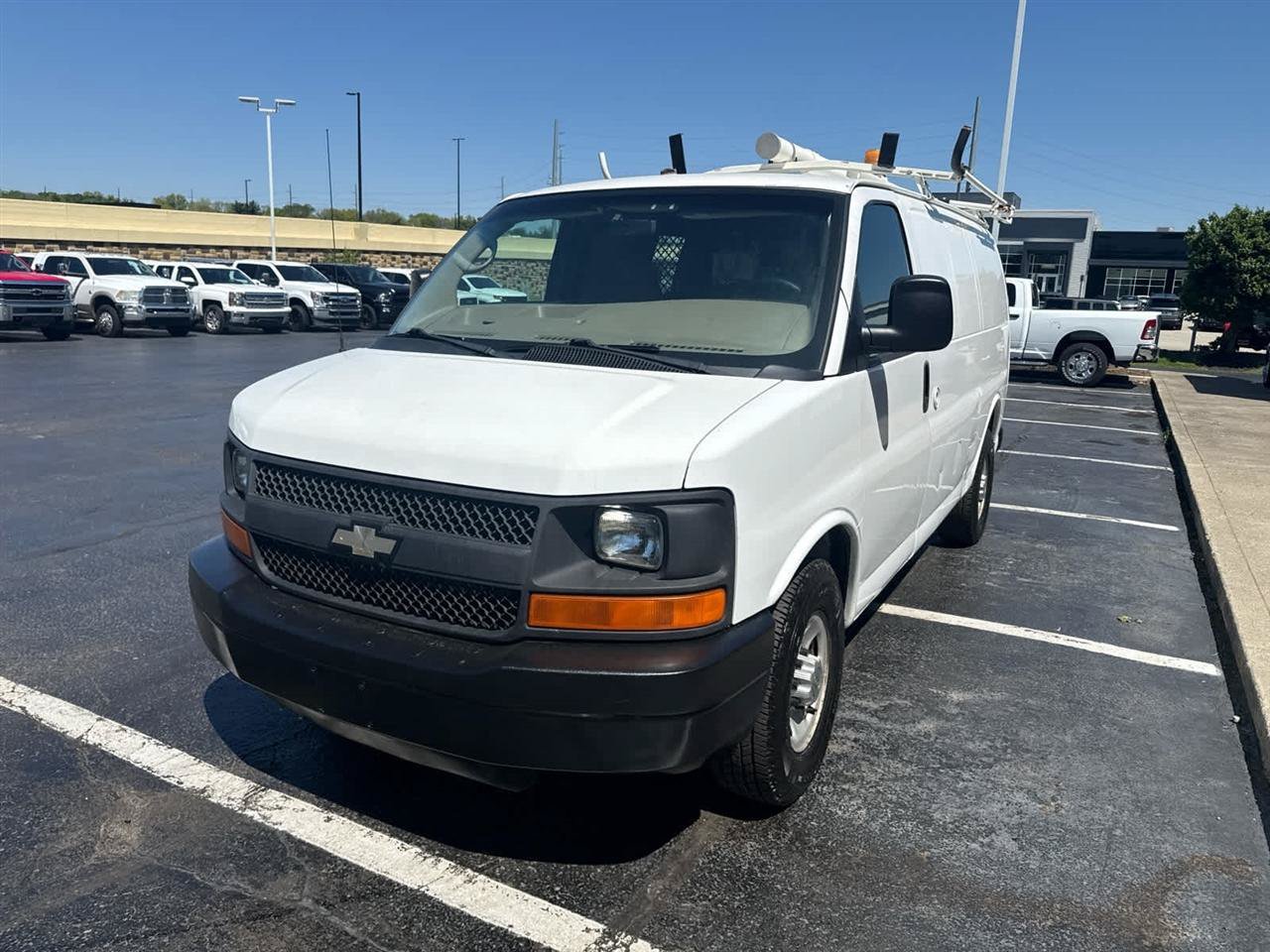 Used 2011 Chevrolet Express 2500 RWD image 4