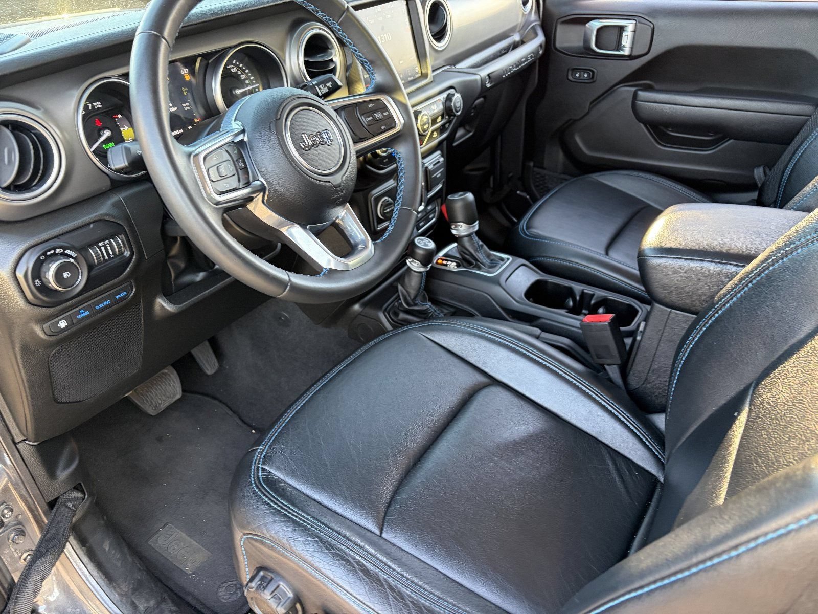 Used 2022 Jeep Wrangler Unlimited Rubicon 4xe AWD/4WD image 19