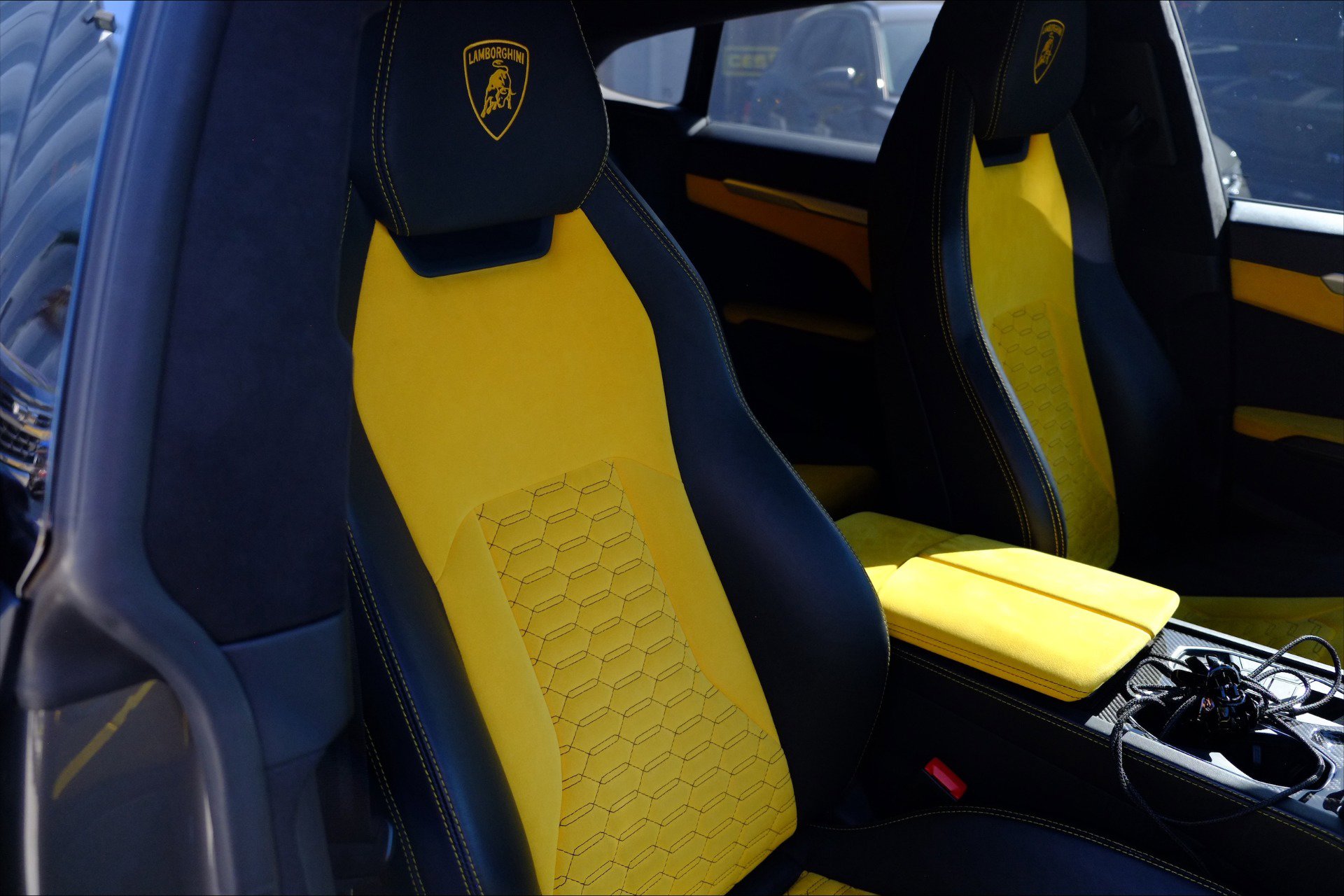 Used 2021 Lamborghini Urus AWD/4WD image 24